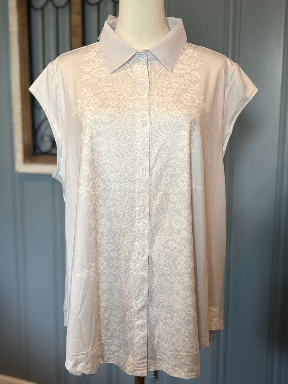 Light Gray Women’s Collared Size 2x White Lace Design Business Casual Shirt NWT